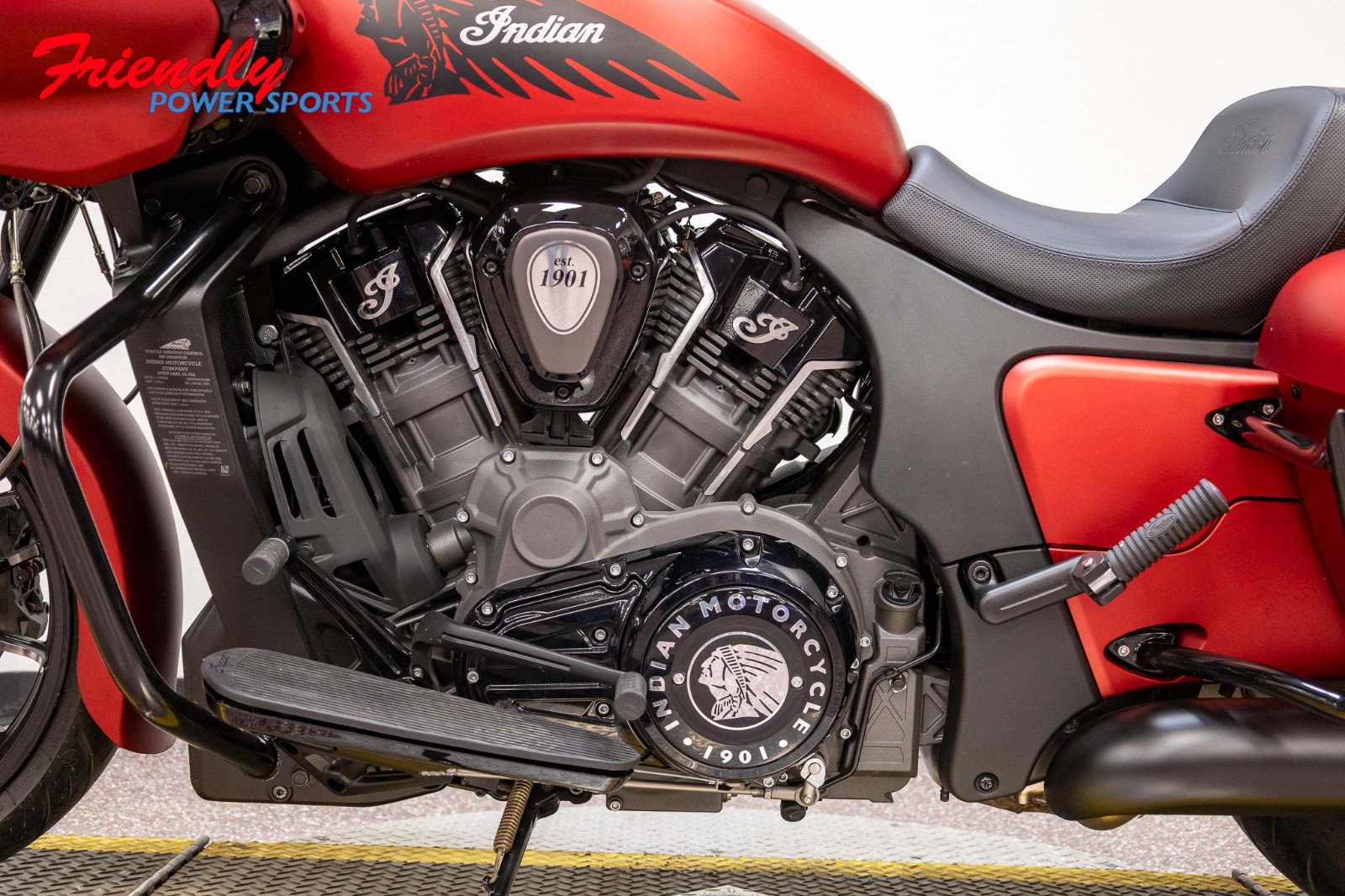 2024 INDIAN CHALLENGER DARK HORSE, SUNSET RED SMK, 49ST Dark Horse®