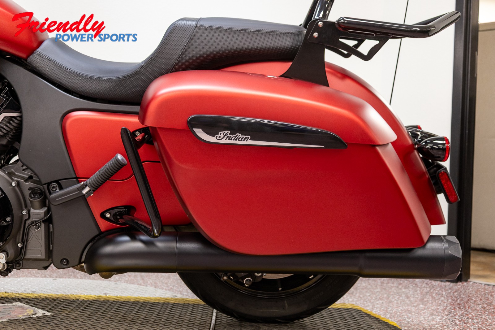 2024 INDIAN CHALLENGER DARK HORSE, SUNSET RED SMK, 49ST Dark Horse®