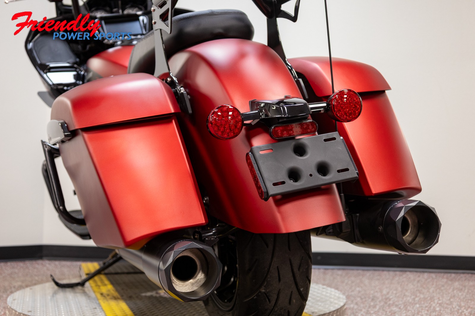 2024 INDIAN CHALLENGER DARK HORSE, SUNSET RED SMK, 49ST Dark Horse®