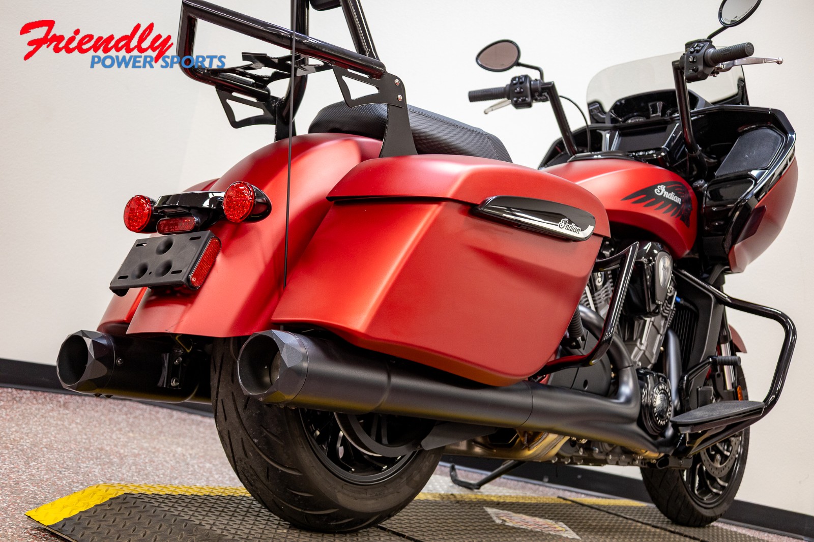 2024 INDIAN CHALLENGER DARK HORSE, SUNSET RED SMK, 49ST Dark Horse®