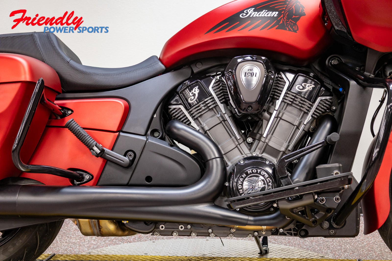 2024 INDIAN CHALLENGER DARK HORSE, SUNSET RED SMK, 49ST Dark Horse®