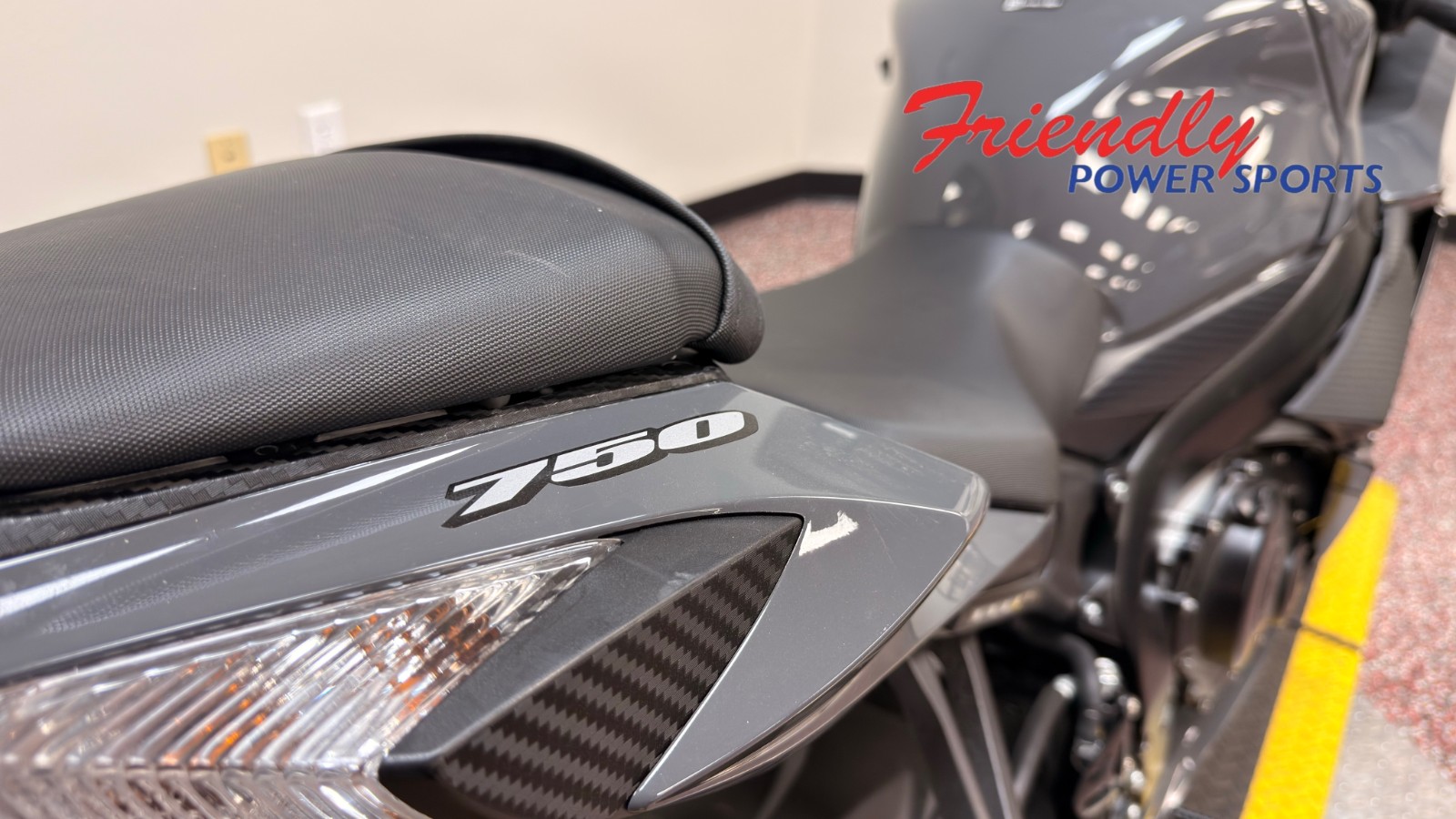 2025 SUZUKI GSX-R750