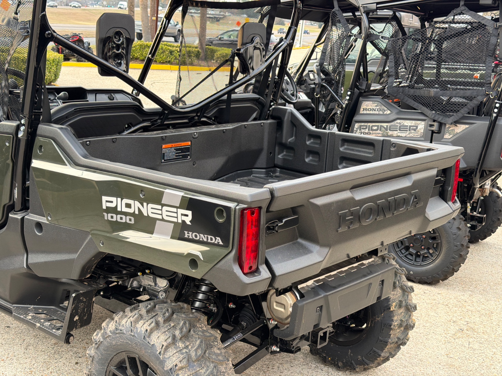 2025 HONDA Pioneer 1000 Deluxe