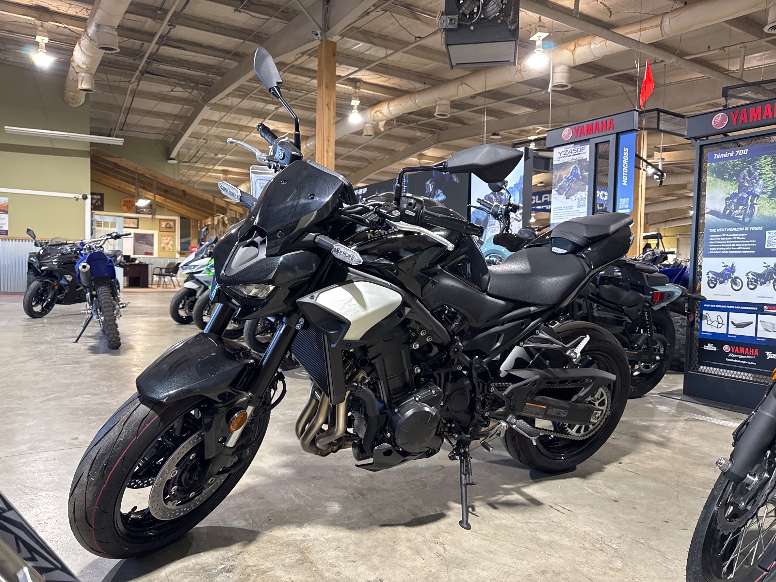 2025 KAWASAKI Z900 ABS