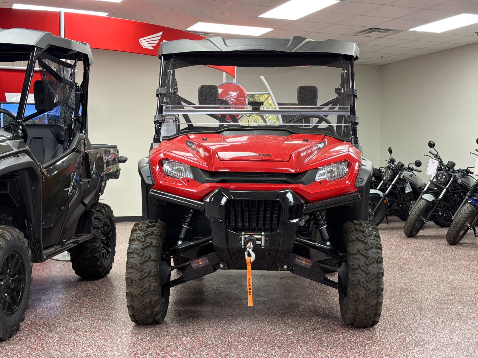 2025 HONDA Pioneer 1000 Deluxe