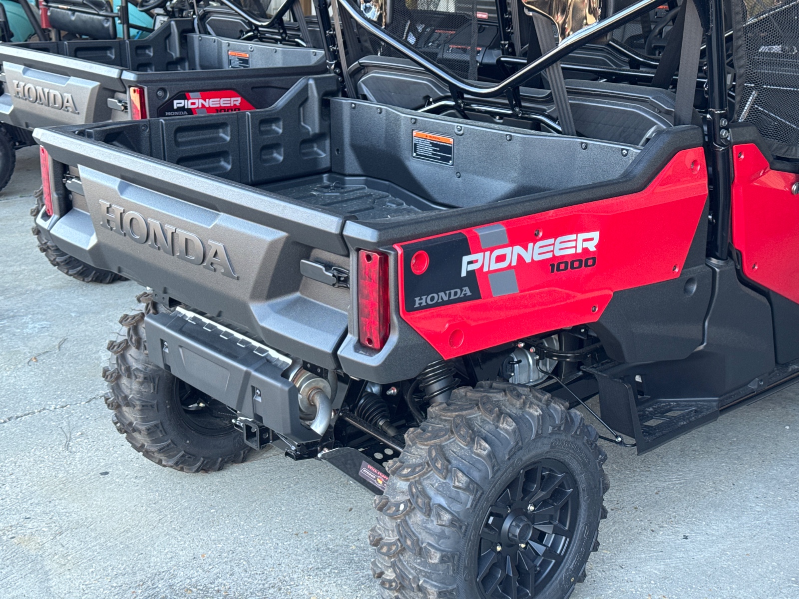 2025 HONDA Pioneer 1000-6 Crew Deluxe