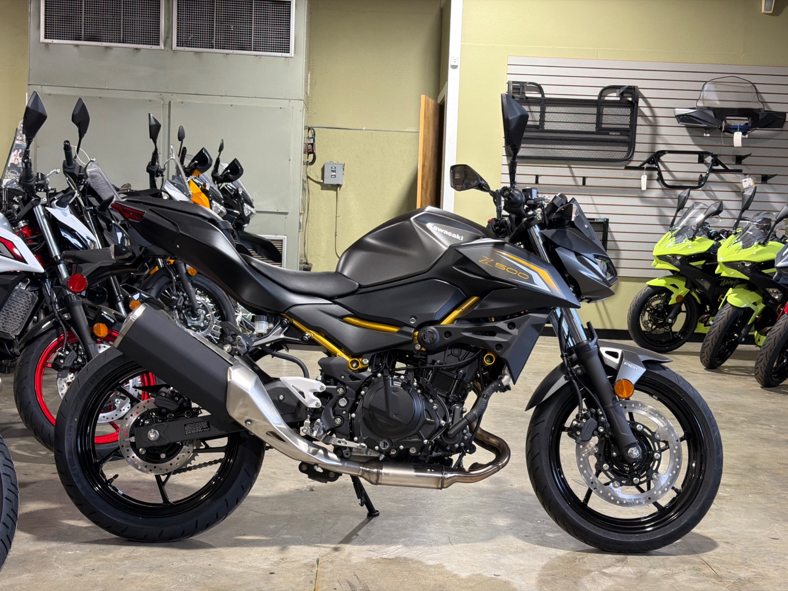 2026 KAWASAKI Z500 ABS