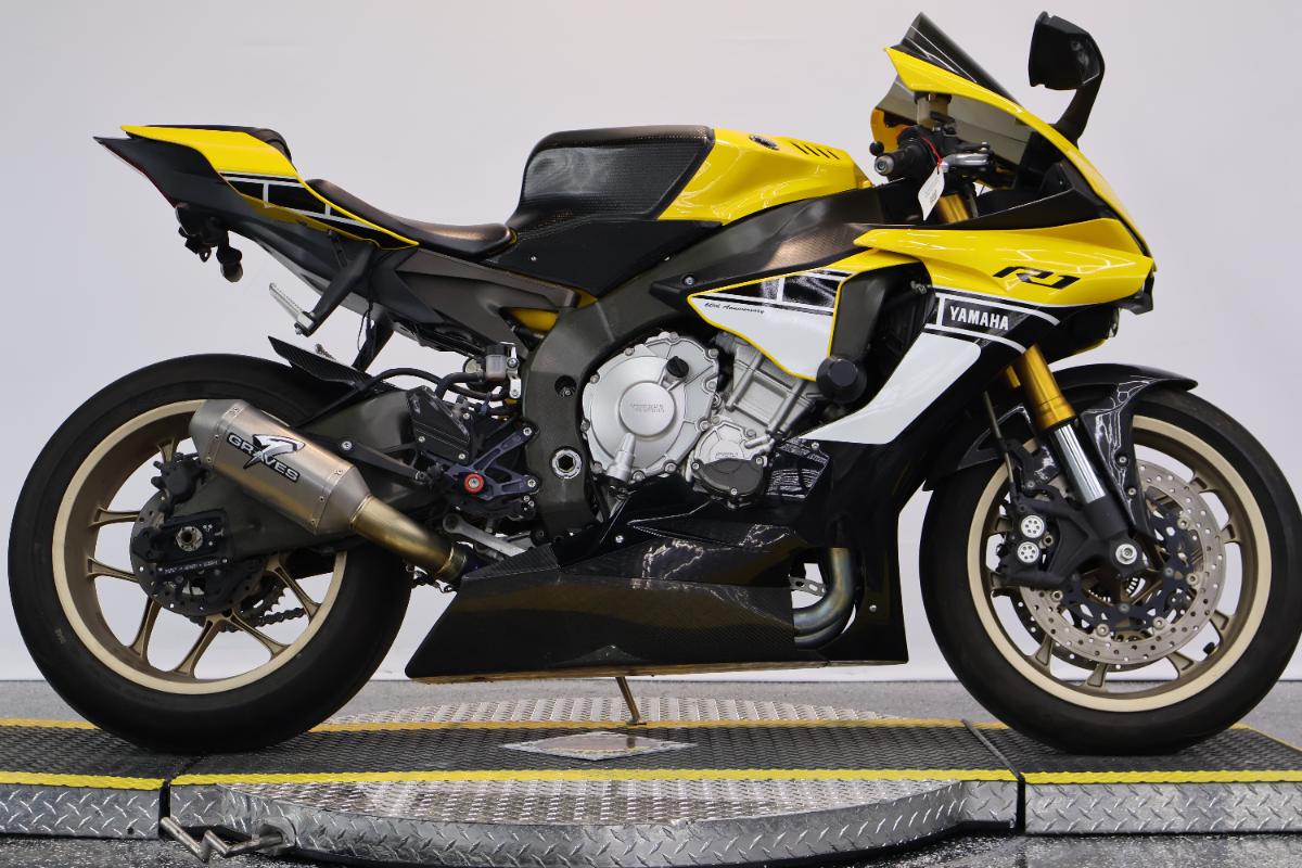 2016 Yamaha YZF-R1