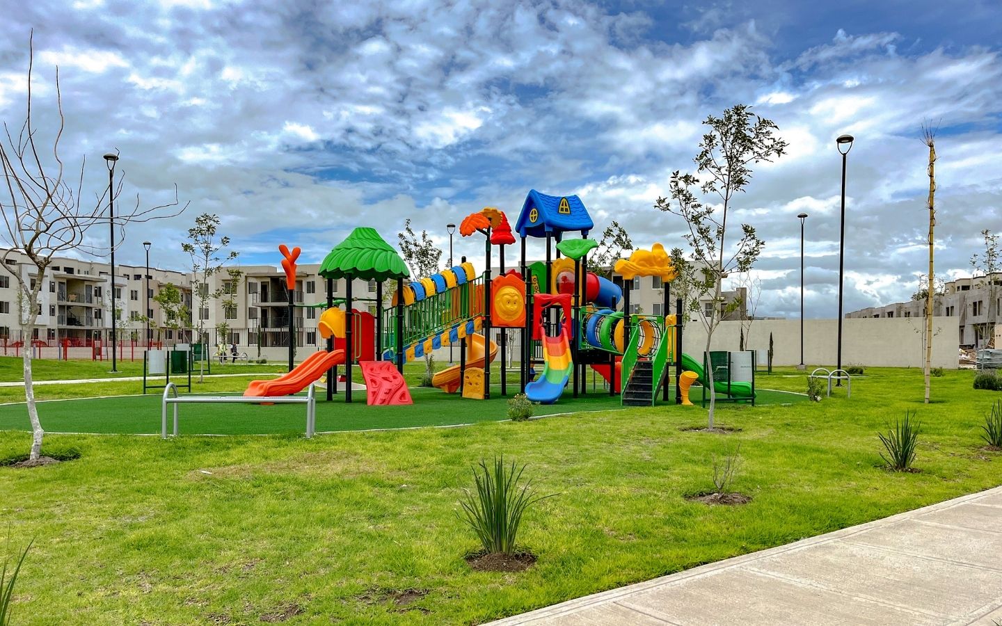https://s3.us-east-2.amazonaws.com/vinte.com.mx/multimedia/real_belmonte/galery/2_parque_infantil_real_belmonte.jpg