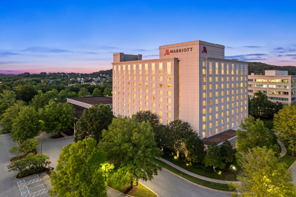 An aerial view of a Marriott hotel building at sunset surrounded by trees in Williamson County, Tennessee.