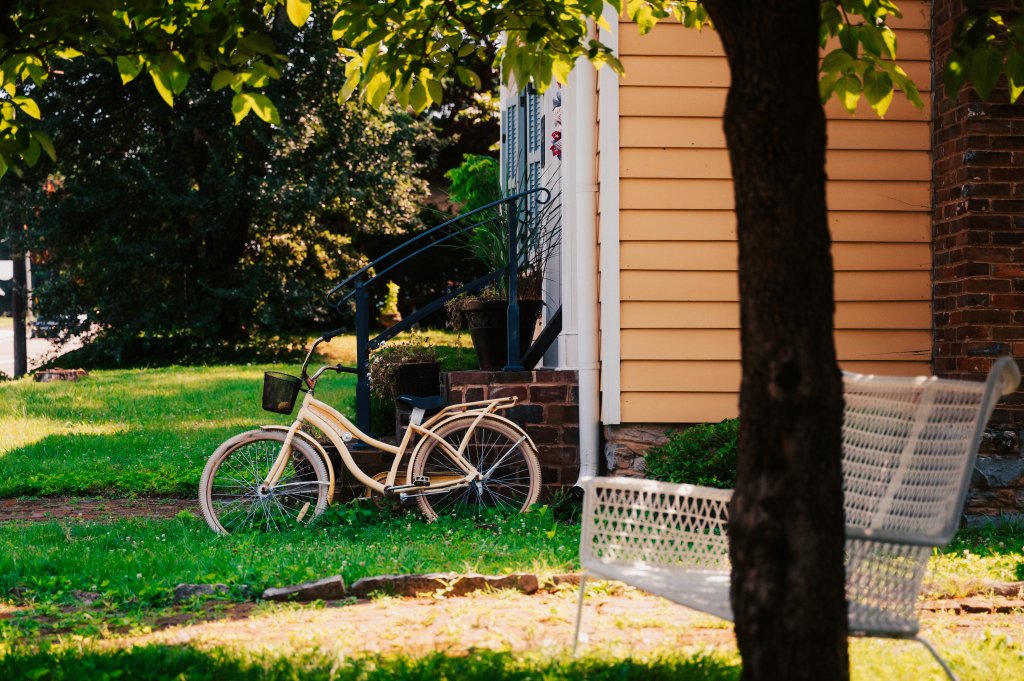 Your Guide to Discovering the Best of Spring Hill, Tennessee A cream-colored bicycle parked on a grassy lawn next to a house in Williamson County, Tennessee.