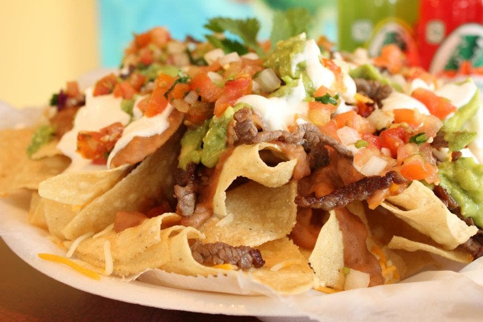 Taco ’Bout Tasty: 10 of Our Favorite Franklin Taco Joints Colorful plate of loaded nachos with beef, cheese, sour cream, guacamole, and salsa in Williamson County, Tennessee.