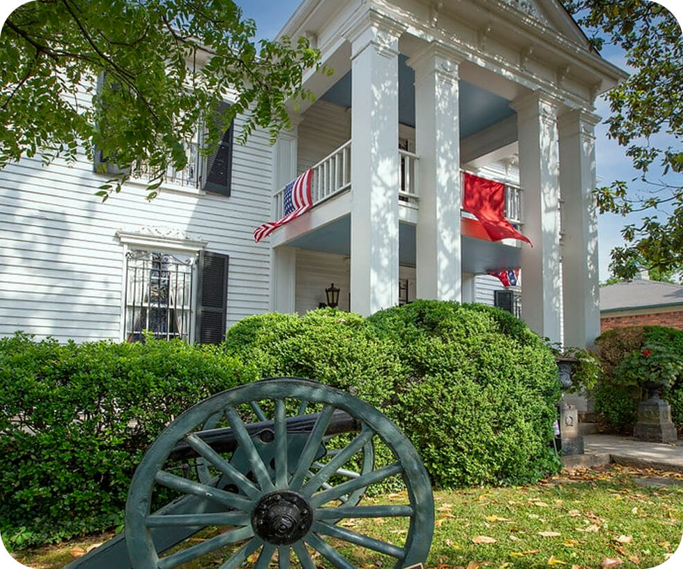 Top 10 Things to Do in Franklin A historic white house with large columns and a cannon on the front lawn in Williamson County, Tennessee.