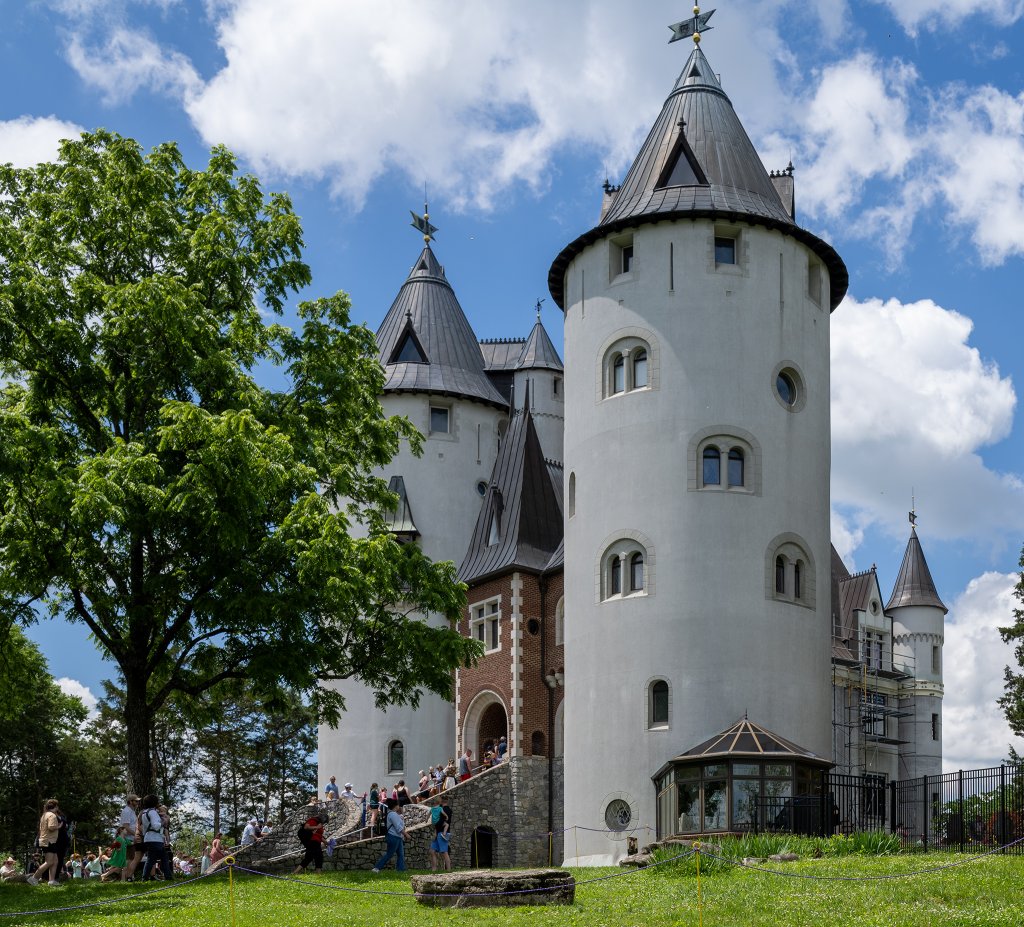Discover the Surprisingly Unique Music History of Franklin, Tennessee A large, white stone castle with conical towers and visitors walking up the stairs in Williamson County, Tennessee.