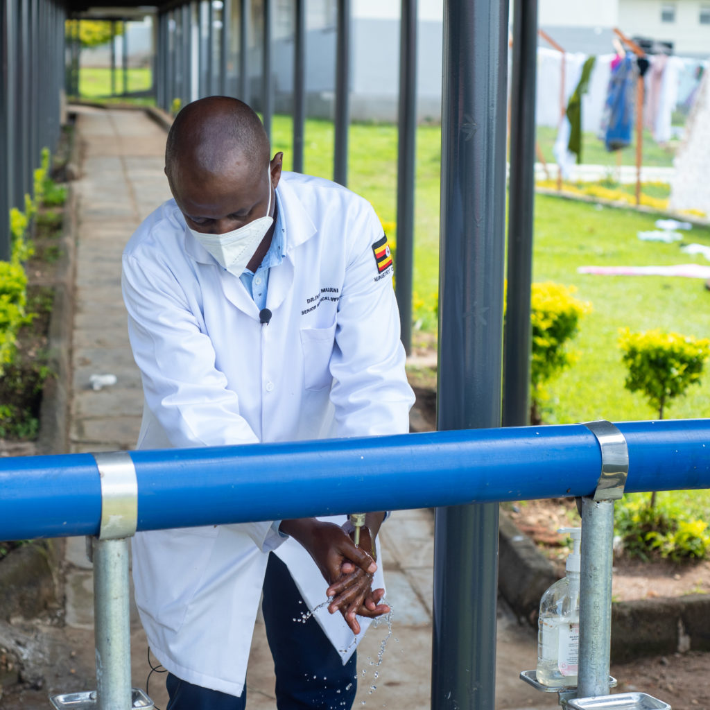 A doctor washes hands