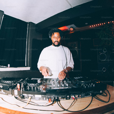 DJs
