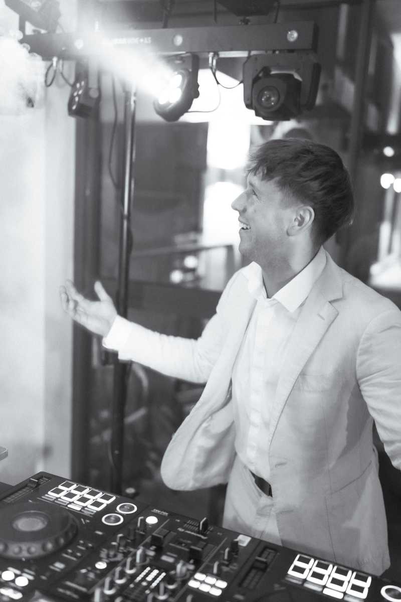 Wedding Musician (Full day) thumbnail 3