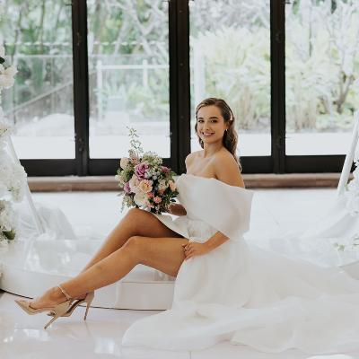 Semi Circle White Wedding Platform thumbnail 2