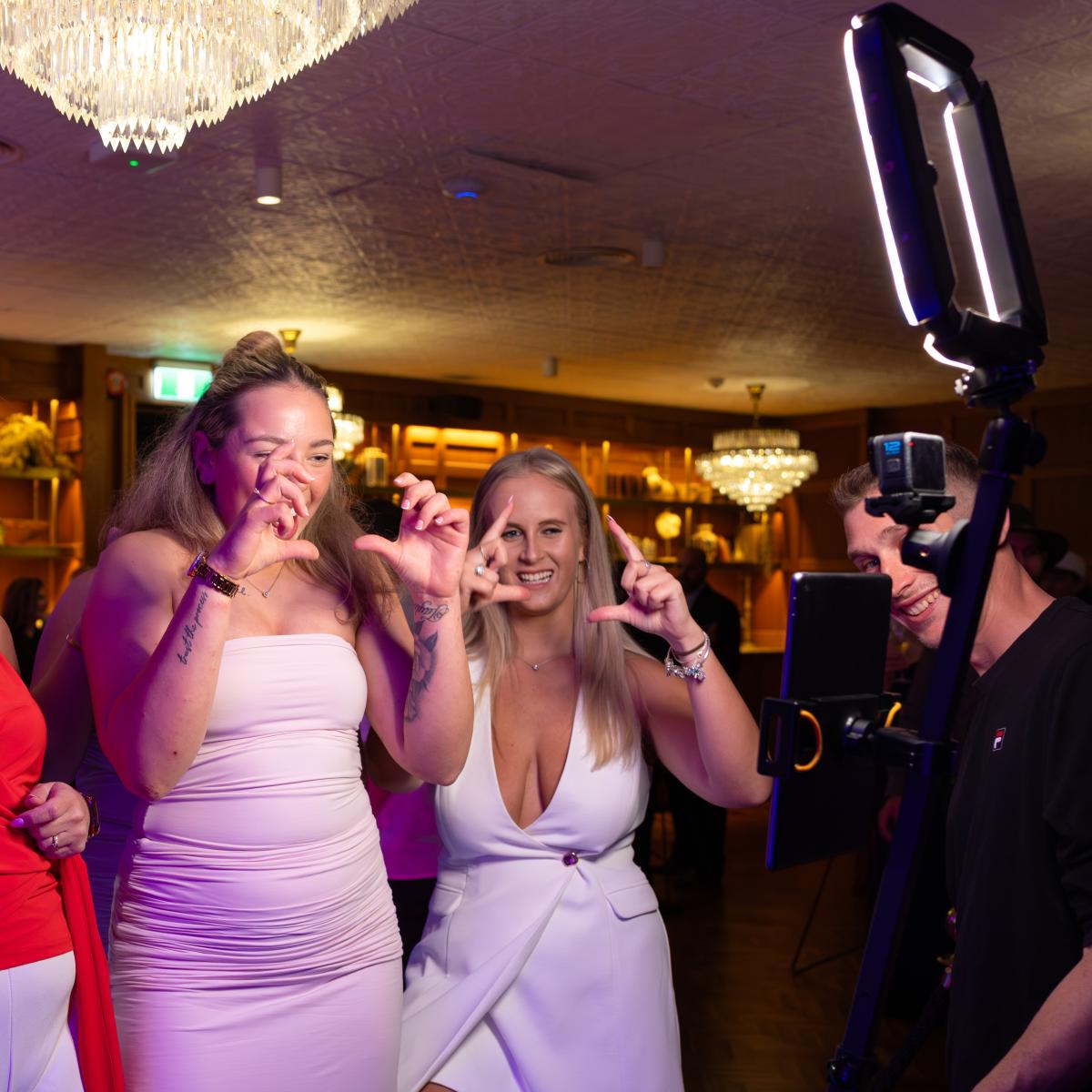 Red Carpet Themed 360 Photo Booth thumbnail 2