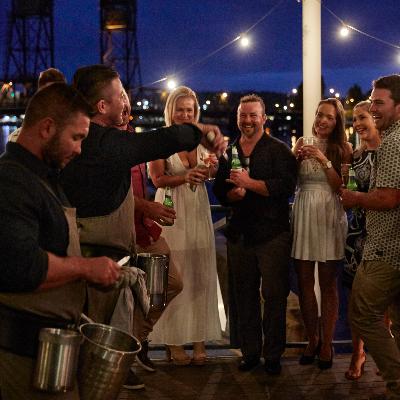 Roaming Oyster Shucking and Caviar (131-200guests Oysters + caviar) thumbnail 4
