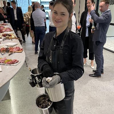 Roaming Oyster Experience: 10 Dozen Shucked Fresh thumbnail 5