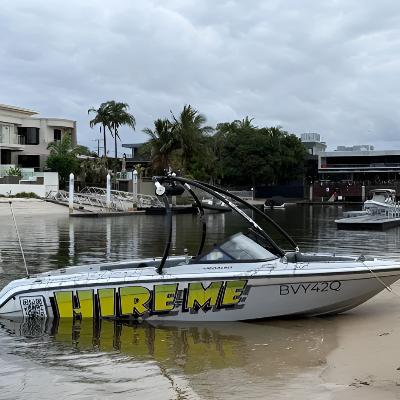 Automatic Toyota Hilux 4Wd + Wakeboard boat thumbnail 2