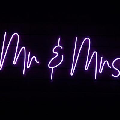 Mr & Mrs Neon Sign thumbnail 4