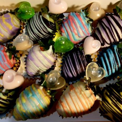 Chocolate Coated Strawberries w/ Alcoholic Flavoured Pipettes thumbnail 1