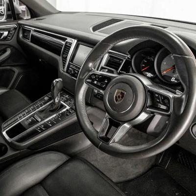 2016 Porsche Macan thumbnail 3
