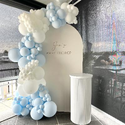 Single Arch Backdrop, Plinth and Balloons - Blue and White Package