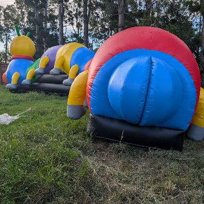 Inflatable caterpillar with obstacles thumbnail 3