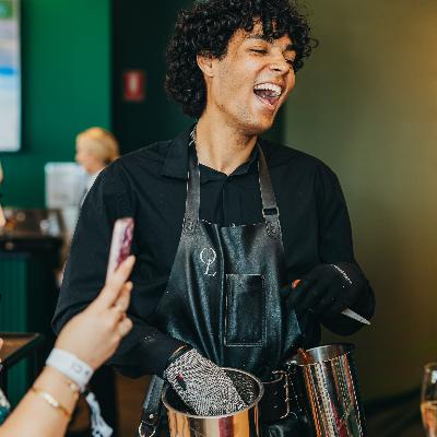 Roaming Oyster Experience: 10 Dozen Shucked Fresh thumbnail 4