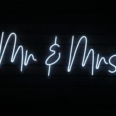 Mr & Mrs Neon Sign thumbnail 1