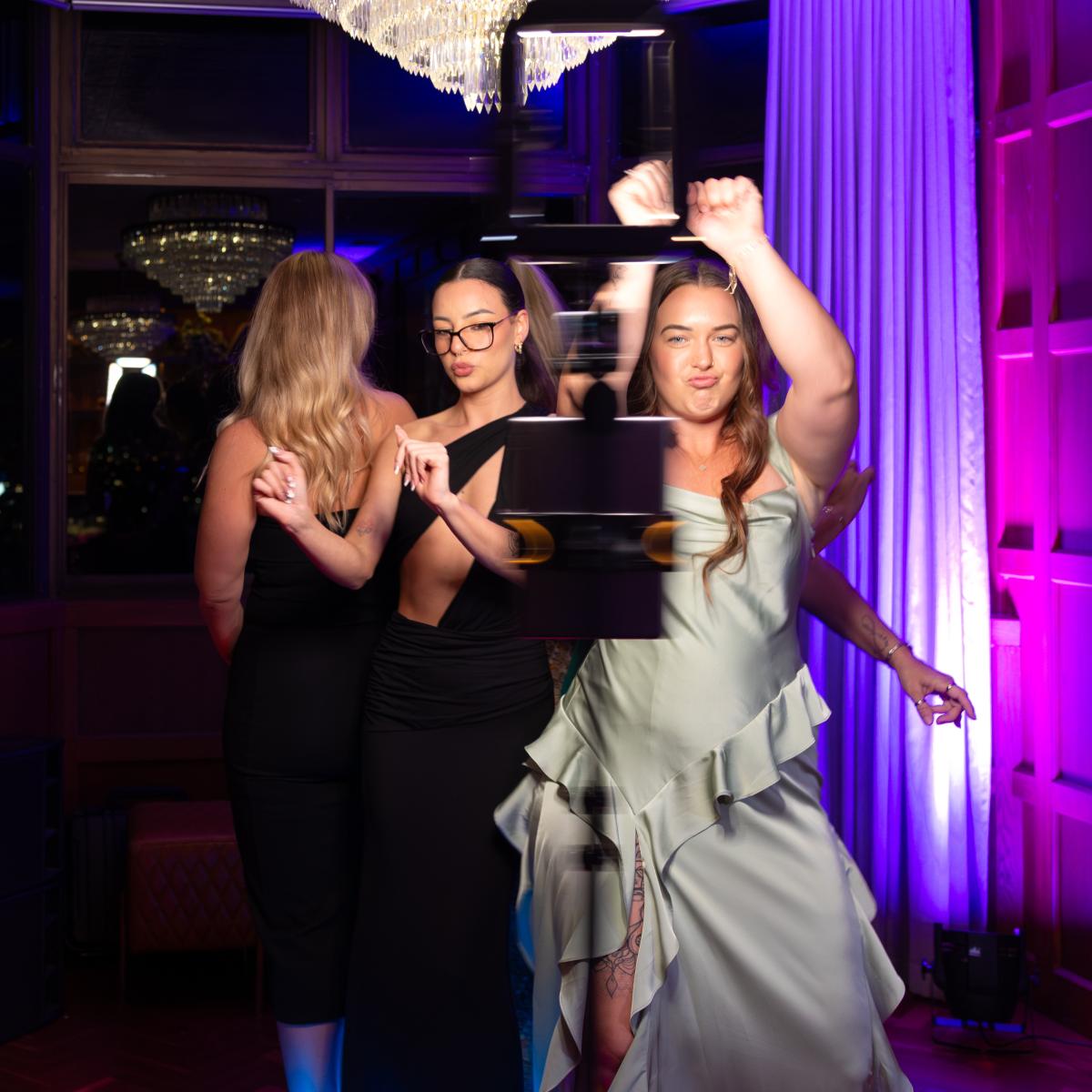 Red Carpet Themed 360 Photo Booth thumbnail 3