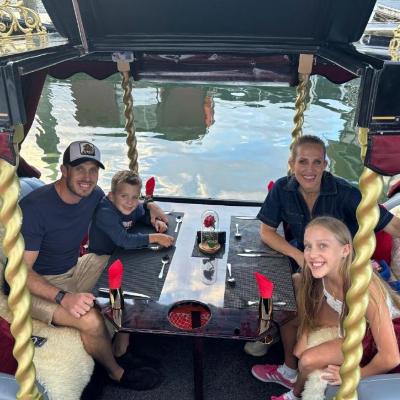 Family Dinner Gondola Cruise for 4