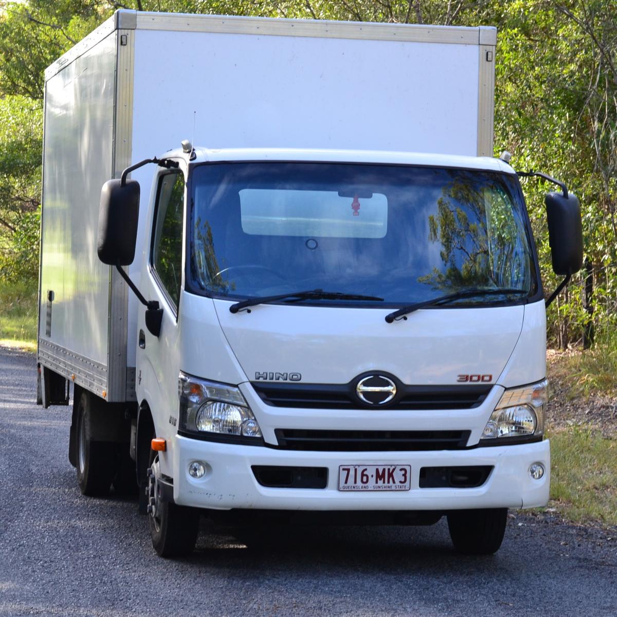 BOX TRUCK / MOVING TRUCK HIRE