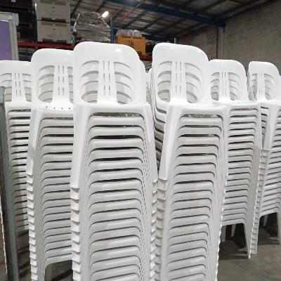 Chair - White Plastic - (Standard) thumbnail 2