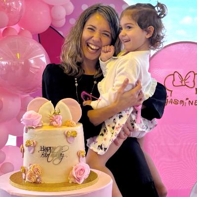 Minnie Mouse backdrop balloons thumbnail 3