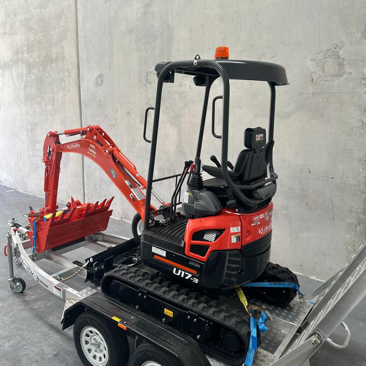 KUBOTA U17 1.7t EXCAVATOR HIRE thumbnail 3