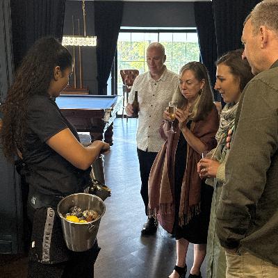 Roaming Oyster Shucker (55-75 guests) thumbnail 5