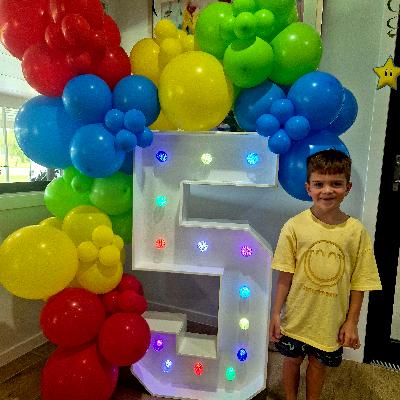 Light up number & balloon garland thumbnail 3