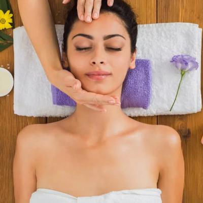 Deluxe 1 hour Relaxing Facial with a hand or feet massage thumbnail 1