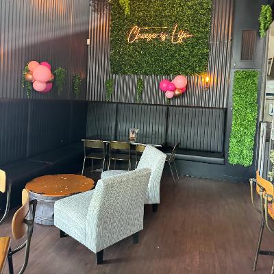 Easel With Balloons And Venue Balloons thumbnail 3