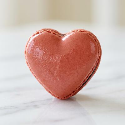 Heart-shaped Pink Macaron Box – 12Pcs Dessert Catering thumbnail 2