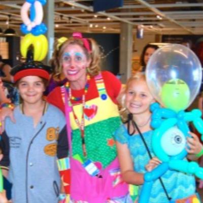 Roving entertainers thumbnail 2