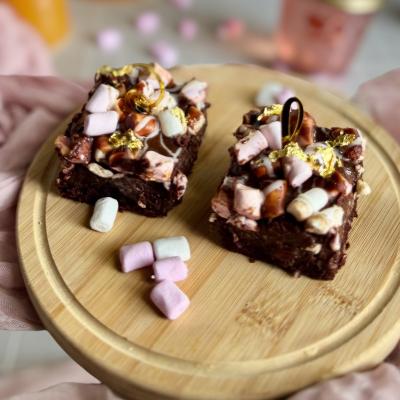 Classic Rocky Road Cake Slice Box thumbnail 3