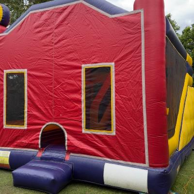 Enclosed Castle with Slide thumbnail 2