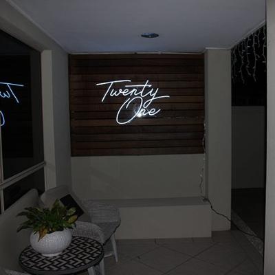 Twenty One Neon Sign thumbnail 3