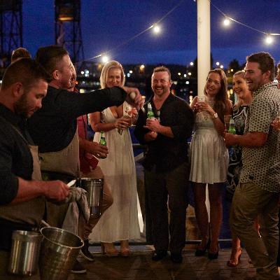 Roaming Oyster Shucking and Caviar (201-500 guests Oysters + caviar) thumbnail 4
