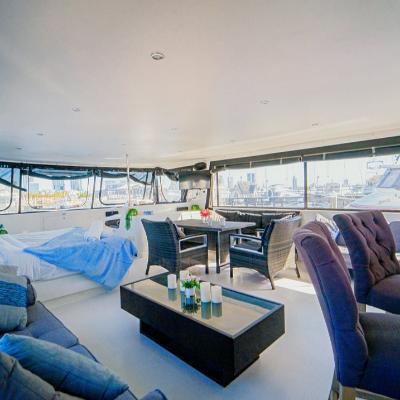 Luxury Houseboat (Weekend hire - no holidays) thumbnail 4